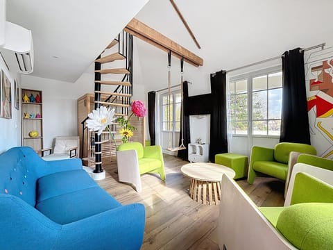 Living room, Seating area