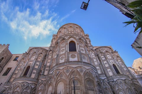 Nearby landmark, Landmark view, Street view
