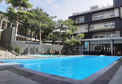 Swimming pool, Swimming pool