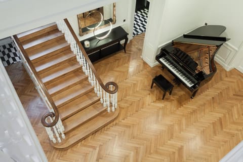 Lobby or reception, Entertainment