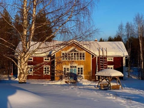 Property building, Restaurant/places to eat, Lobby or reception