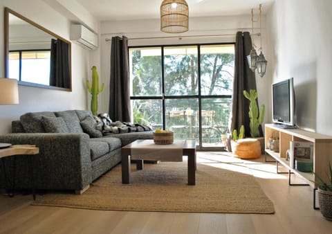 Communal lounge/ TV room, Living room, Seating area