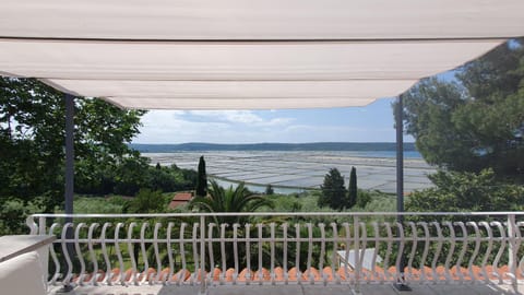 Nearby landmark, Balcony/Terrace, Sea view
