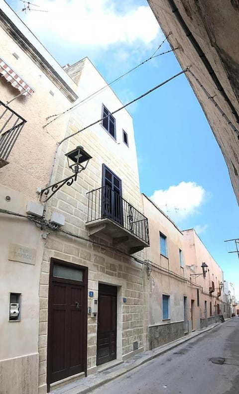 Property building, Neighbourhood, Street view