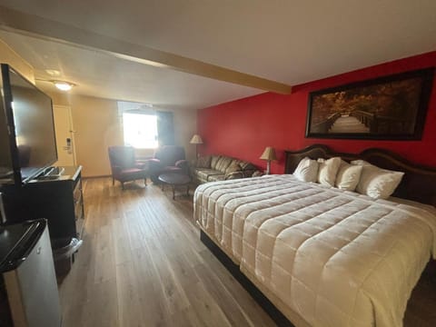 Bed, TV and multimedia, Bedroom