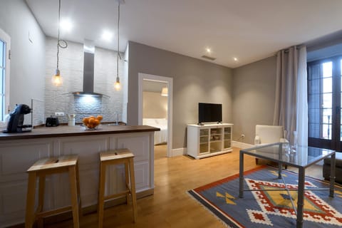 Property building, Kitchen or kitchenette, Dining area