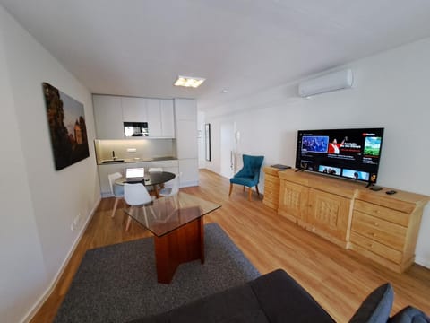 Living room, Seating area, air conditioner