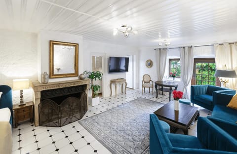 Château du Châtelard | 2 persons Apartment in Montreux