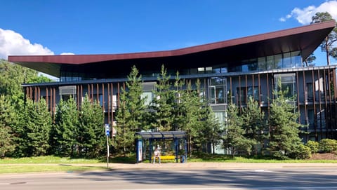 Facade/entrance