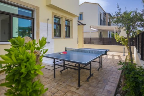 Patio, Garden, Entertainment