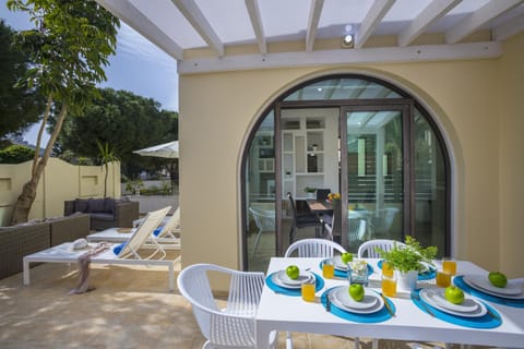 Patio, Garden, Dining area