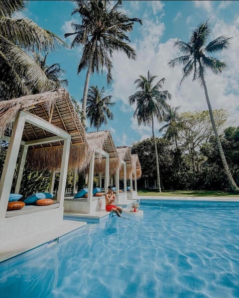 Swimming pool