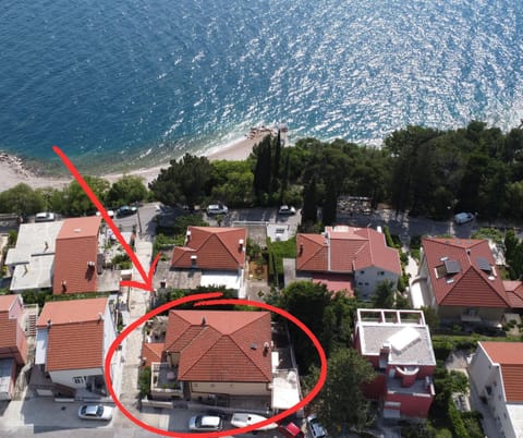Property building, Day, Neighbourhood, Bird's eye view, Beach, Sea view, Street view, Location, Parking