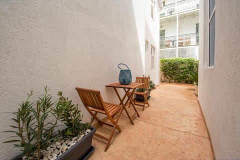 Patio, Facade/entrance, Balcony/Terrace