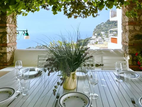 Patio, Day, Natural landscape, Garden, Balcony/Terrace, Dining area, Sea view
