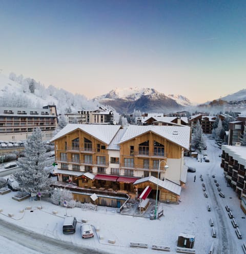 Facade/entrance, Bird's eye view