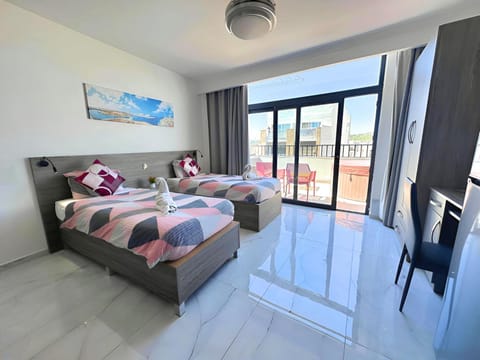 Hot Tub, View (from property/room), Balcony/Terrace, City view, Sea view