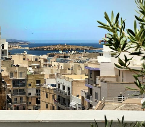 Property building, Nearby landmark, Day, Natural landscape, View (from property/room), Balcony/Terrace, City view, Sea view, Sea view