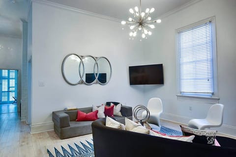 7 Bedroom - Sleeps 14! Next to Bourbon Street Villa in Faubourg Marigny