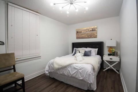 5 BR - Sleeps 8! Steps from Bourbon Street! Bed and Breakfast in Faubourg Marigny