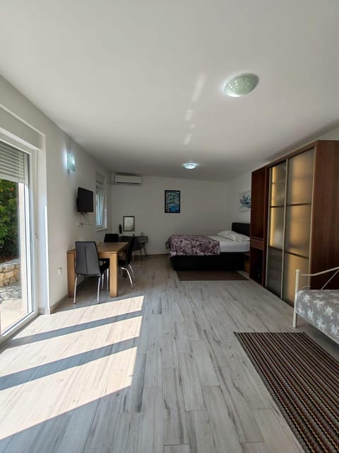 Faveria Apartments Amphitheater with FREE Parking Bed and Breakfast in Pula