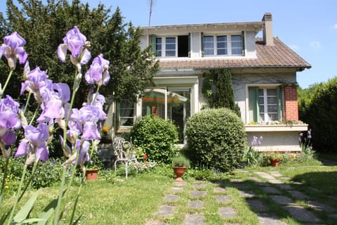 Facade/entrance, Garden