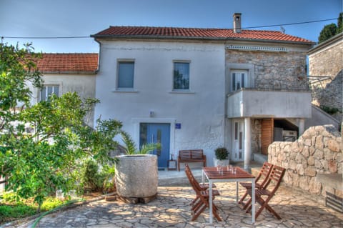 Facade/entrance, Garden view