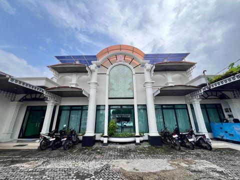 Property building, Day