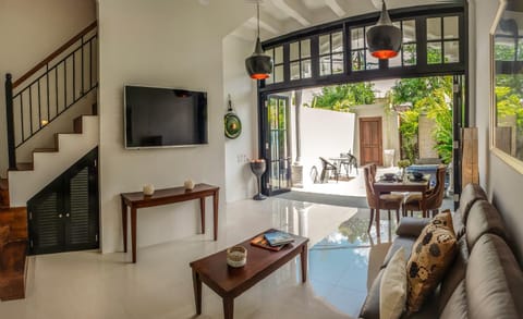 TV and multimedia, Living room, Dining area