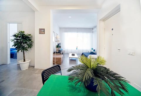 Dining area, Lunch