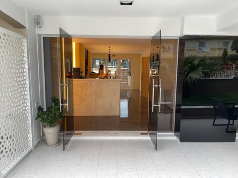 Brother's House Apartment hotel in Halkidiki