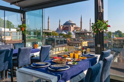 Nearby landmark, Restaurant/places to eat, Balcony/Terrace, Breakfast