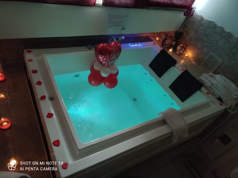 Massage, Sauna, Solarium, Steam room, Spa and wellness centre/facilities, Swimming pool