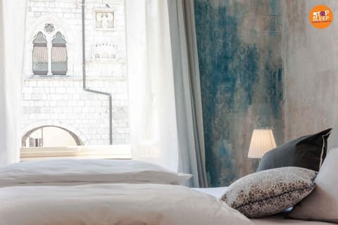 Nearby landmark, Bed, Bedroom, City view, Landmark view, Quiet street view