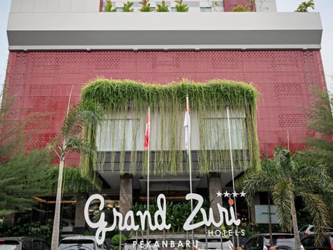 Facade/entrance