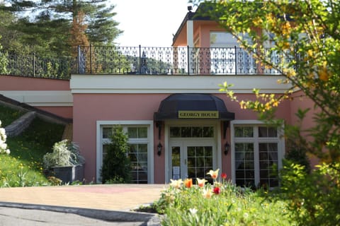 Property building, Facade/entrance, Garden, Garden view