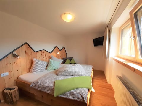 TV and multimedia, Bedroom, Mountain view