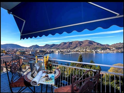 Day, Natural landscape, Balcony/Terrace, Dining area, Lake view, Mountain view