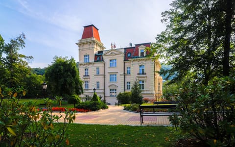 Property building, Garden