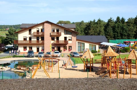Facade/entrance, Children play ground, Garden, Kids's club, Area and facilities, Swimming pool