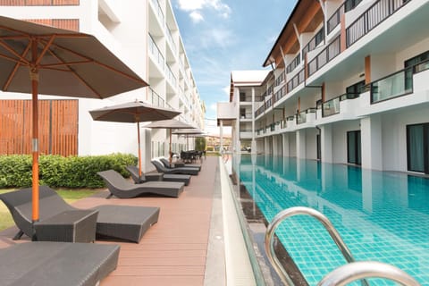 Swimming pool, Swimming pool