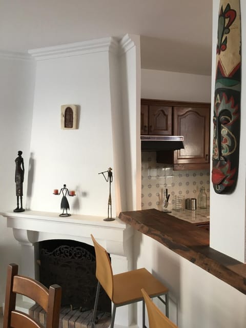 Kitchen or kitchenette, Decorative detail, Dining area