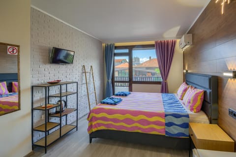 TV and multimedia, Photo of the whole room, Bedroom