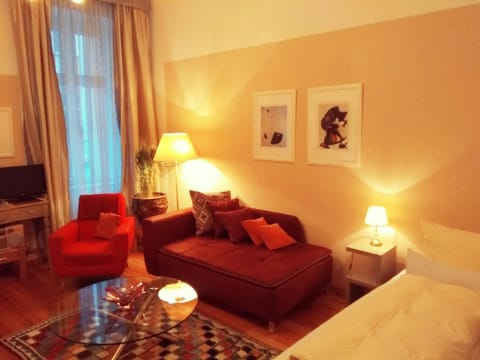 Bed, Living room