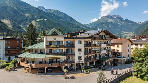Property building, Facade/entrance, Bird's eye view, Mountain view