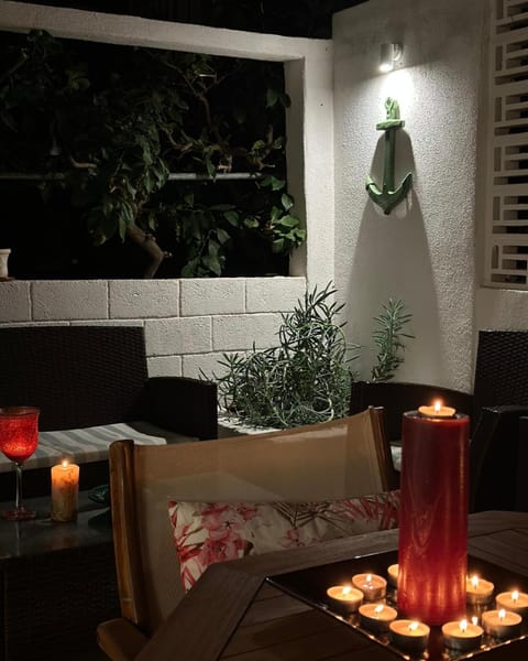 Summer, Inner courtyard view