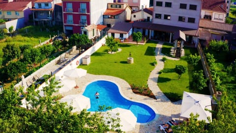 Property building, Natural landscape, Bird's eye view, Garden, Garden view, Pool view, Swimming pool, sunbed