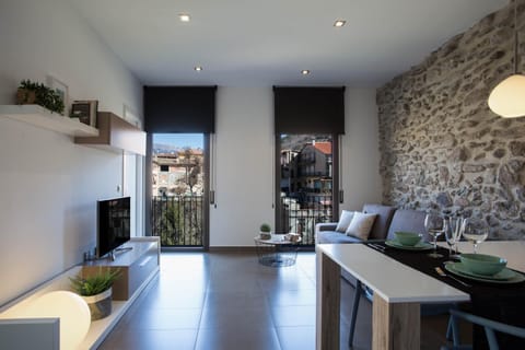 Day, TV and multimedia, Balcony/Terrace, Balcony/Terrace, Living room, Photo of the whole room, Seating area, Dining area, On site, City view, Landmark view, Mountain view, River view, Street view, Family