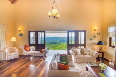 Living room, Lobby or reception, Lounge or bar, Seating area, Dining area