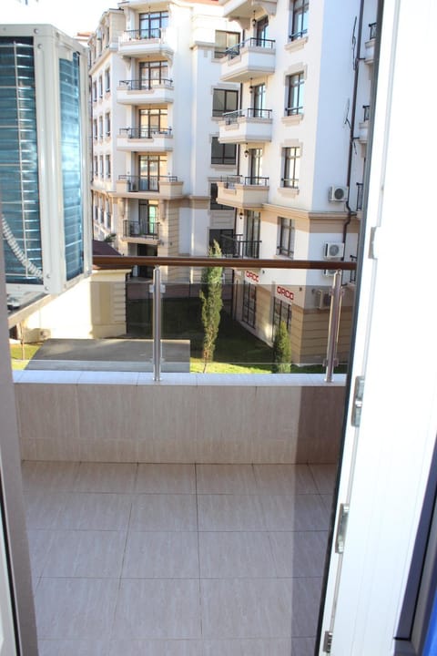 Property building, Neighbourhood, Balcony/Terrace, Street view